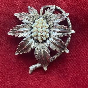 Vintage 1960s Tortolani brooch. Palm motif.